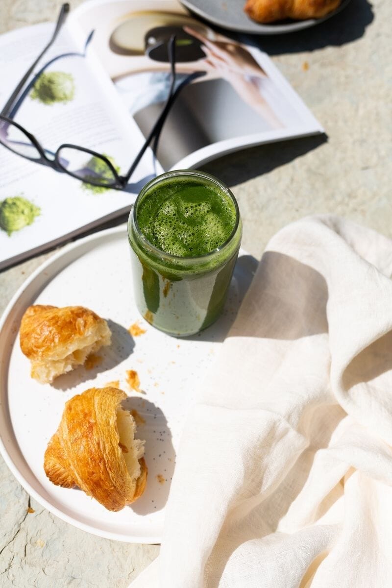 emerald-green-matcha-smoothie